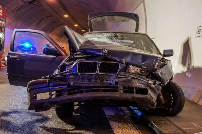 Winnenden Leutenbacher Tunnel: BMW schleudert und prallt gegen Tunnelwand